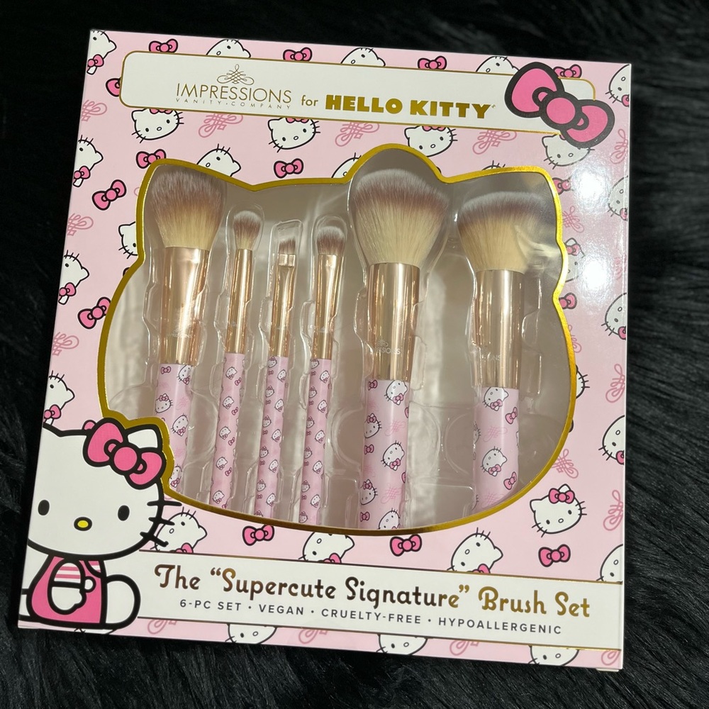 Hello Kitty Impressions makeup brushes! Price is final!